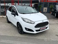 Usata Ford Fiesta 75 CV (55 kW) 2015 Bianco Utilitaria