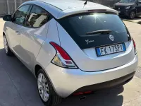 Usata Lancia Ypsilon Gold 69 CV (50 kW) 2014 Argento Utilitaria
