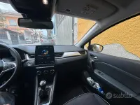 Usata Renault Captur Techno 101 CV (74 kW) 2023 Grigio SUV