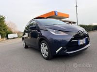 Usata Toyota Aygo X-play 69 CV (50 kW) 2018 Blu Utilitaria