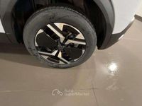 Usata Peugeot 2008 Allure 102 CV (75 kW) 2024 Bianco SUV