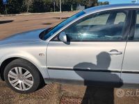 Usata VW Passat 150 CV (110 kW) 1998 Grigio Berlina