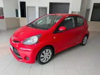 Usata Toyota Aygo Cool 69 CV (50 kW) 2015 Rosso Utilitaria