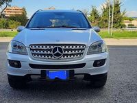 Usata Mercedes ML320 224 CV (164 kW) 2006 Grigio SUV