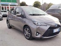 Usata Toyota Yaris Hybrid Active 73 CV (53 kW) 2017 Grigio Berlina