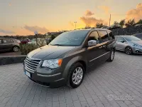 Usata Chrysler Voyager Limited 163 CV (119 kW) 2010 Grigio Monovolume