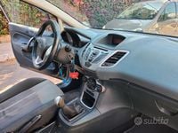 Usata Ford Fiesta 73 CV (53 kW) 2009 Grigio Utilitaria