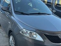 Usata Lancia Ypsilon 69 CV (50 kW) 2016 Grigio Utilitaria