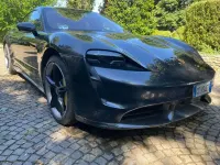 Usata Porsche Taycan 141 kW (193 CV) 2021 Grigio vulcano Berlina