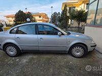 Usata VW Passat 101 CV (74 kW) 2002 Grigio Berlina