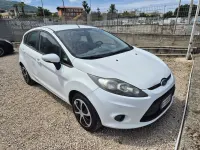 Usata Ford Fiesta 97 CV (71 kW) 2010 Bianco Berlina