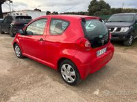 Usata Toyota Aygo Sol 67 CV (49 kW) 2008 Rosso Utilitaria