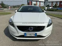 Usata Volvo V40 Ocean Race 150 CV (110 kW) 2015 Bianco perlato Berlina