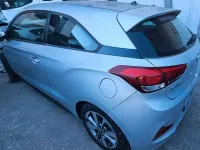 Usata Hyundai i20 84 CV (61 kW) 2015 Argento Coupé