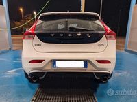Usata Volvo V40 R-Design 150 CV (110 kW) 2017 Bianco Utilitaria