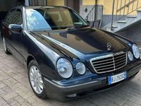Usata Mercedes E200 Elegance 186 CV (136 kW) 2000 Blu/azzurro Berlina