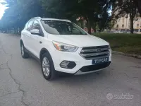 Usata Ford Kuga Titanium 120 CV (88 kW) 2017 Bianco SUV