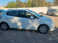 Usata Peugeot 208 Allure 68 CV (50 kW) 2015 Bianco Utilitaria