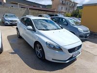 Usata Volvo V40 Kinetic 120 CV (88 kW) 2015 Bianco Berlina
