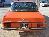 Begagnad Mercedes W115 60 HK (44 kW) 1975 Orange Sedan