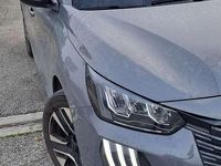 Usata Peugeot 208 Allure 101 CV (74 kW) 2024 Grigio Utilitaria