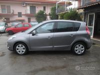 Usata Renault Scénic III Dynamique 115 CV (84 kW) 2009 Viola Monovolume