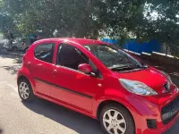 Usata Peugeot 107 68 CV (50 kW) 2010 Rosso Utilitaria