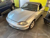 Usata Mazda MX5 110 CV (80 kW) 1999 Grigio Cabrio