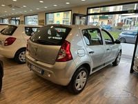 Usata Dacia Sandero Lauréate 72 CV (52 kW) 2010 Grigio Berlina