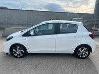 Usata Toyota Yaris Hybrid Active 73 CV (53 kW) 2016 Bianco Berlina