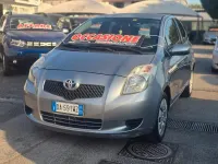Usata Toyota Yaris Sol 69 CV (50 kW) 2007 Grigio Utilitaria