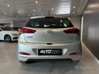 Usata Hyundai i20 Style 75 CV (55 kW) 2015 Grigio Berlina