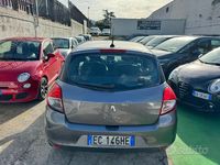 Usata Renault Clio II Dynamique 75 CV (55 kW) 2010 Grigio Berlina