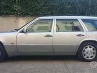 Usata Mercedes E200 136 CV (100 kW) 1995 Grigio Station wagon