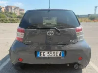 Usata Toyota iQ 68 CV (50 kW) 2011 Grigio Utilitaria