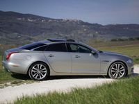 Usata Jaguar XJ Premium Luxury 275 CV (202 kW) 2012 Argento Berlina