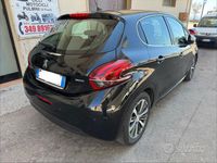 Usata Peugeot 208 Active 75 CV (55 kW) 2016 Nero Utilitaria