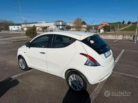 Usata Lancia Ypsilon Platinum 69 CV (50 kW) 2017 Bianco Utilitaria