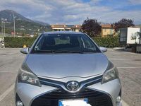 Usata Toyota Yaris Lounge 90 CV (66 kW) 2014 Argento Utilitaria