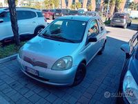 Usata Toyota Yaris 68 CV (50 kW) 2000 Grigio Berlina