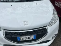 Usata Peugeot 208 Active 82 CV (60 kW) 2014 Bianco Utilitaria