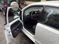 Begagnad VW up! 65 HK (47 kW) 2020 Vit Halvkombi
