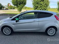 Usata Ford Fiesta Titanium 82 CV (60 kW) 2008 Grigio Utilitaria