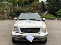 Usata Ford V8 230 CV (169 kW) 2002 Bianco SUV