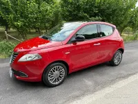 Usado Lancia Ypsilon Platinum 69 HP (50 kW) 2012 Vermelho Citadino