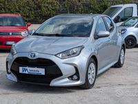 Begagnad Toyota Yaris Hybrid Business Edition 92 HK (67 kW) 2022 Grå Sedan