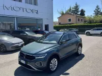Usata VW T-Roc Edition 116 CV (85 kW) 2024 Petroleum blue metallizzato SUV