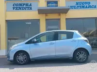 Usata Toyota Yaris Active 69 CV (50 kW) 2014 Blu Utilitaria