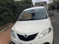 Usata Lancia Ypsilon Silver 69 CV (50 kW) 2016 Utilitaria