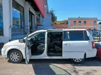 Usata Chrysler Voyager 164 CV (120 kW) 2010 Bianco Monovolume